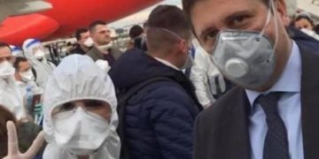 “S’e mendoi dy herë”! “Corriere Della Sera” shkrim për mjeken shqiptare: Kur vendosi të vinte, të atin e kishte në karantinë