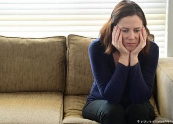 Flokë të prera në shtëpi dhe papunësi: Virusi që na detyroi të jetojmë ndryshe