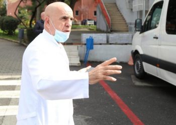 Kush duhet të vendosë maskë? Kreu i OBSH-së tregon cila janë kategoritë që e kanë të domosdoshme