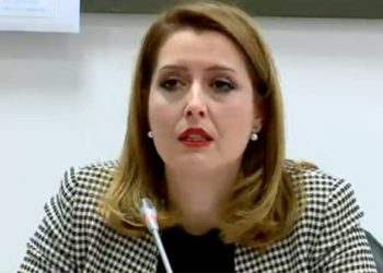 “Kanë 40 ditë pa parë fëmijët e tyre”, Manastirliu nxjerr foton e dy mjekëve dhe jep mesazhin e veçantë