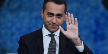 Ministri i Jashtëm i Italisë falenderon shqip me dorën në zemër dhe ndan një lajm të mirë