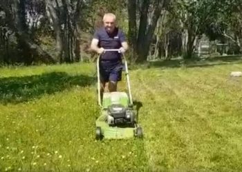 Nuk i dihet së ardhmes: Meta fillon përgatitjet si kositës bari! Ndjekësit e “masakrojnë” në komente (Video)