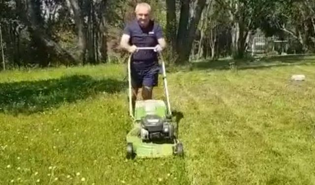 Nuk i dihet së ardhmes: Meta fillon përgatitjet si kositës bari! Ndjekësit e “masakrojnë” në komente (Video)