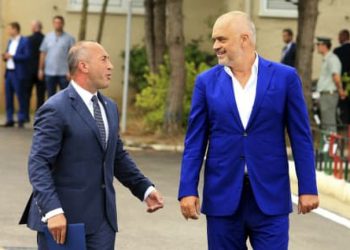 Rambo të “shkrinë gazit”! A ka ndikuar miqësia me Metën dhe Berishën në përplasjen me Ramën?! Ramush deklaron se Rama do shiste… Kosovën!