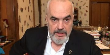 Rregullat e reja për fundjavën/ Rama del me njoftimin e fundit për qytetarët: Vetëm këto dy kategori do dalin të shtunën, e diela e gjithë mbyllur (Urdhri për ushqimoret dhe farmacitë)