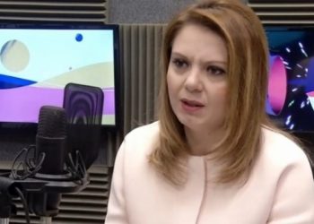 Parashikuesja Pampuri e PD  ndjell zi si në rastin e protestuesit të Astirit: 70 mijë femra të fasonëve, në rrugën e infektimit!