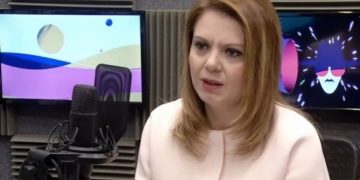 Parashikuesja Pampuri e PD  ndjell zi si në rastin e protestuesit të Astirit: 70 mijë femra të fasonëve, në rrugën e infektimit!