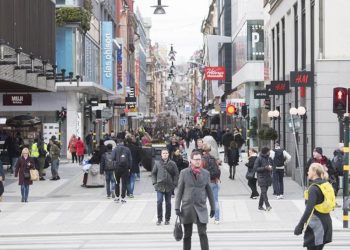 Habit Suedia! Jeta vazhdon normalisht: E kotë t’i mbyllësh, më mirë infektimi gradual