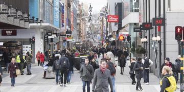 Habit Suedia! Jeta vazhdon normalisht: E kotë t’i mbyllësh, më mirë infektimi gradual