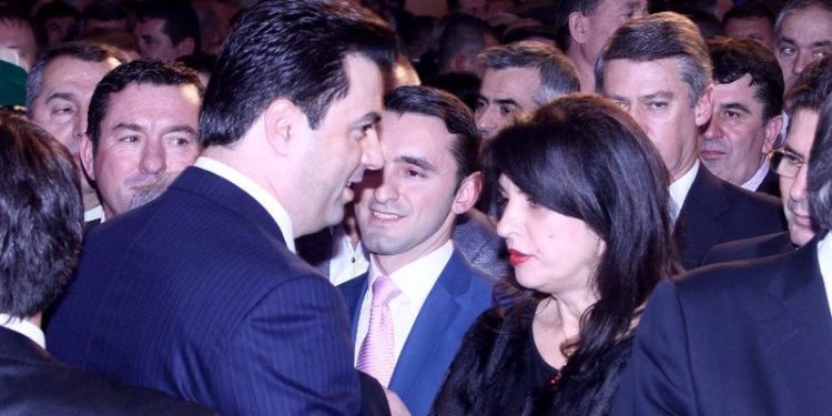 Jozefina Topalli kap detajin e veçantë në videon e Lulit që shet përralla se ai me Saliun kanë futur Shqipërinë në NATO