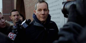 Virusi që ka paralizuar globin! Kush është profesori i Harvardit i arrestuar dhe akuzuar se ka ndihmuar në krijimin e Covid-19 në Kinë?! (GËNJEU PËR PAGESAT E DYSHIMTA nga Wuhan) Çfarë njofton Departamenti i Drejtësisë amerikane?