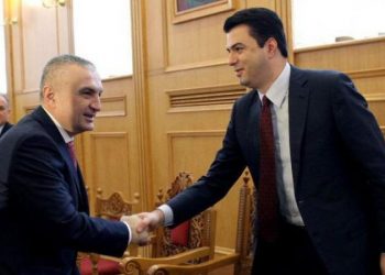 Kim prish planet e opozitës për të përfituar politikisht nga Covid-19: Ultimatumi amerikan ndryshon qëndrimet e Ilir Metës dhe PD