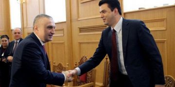 Kim prish planet e opozitës për të përfituar politikisht nga Covid-19: Ultimatumi amerikan ndryshon qëndrimet e Ilir Metës dhe PD