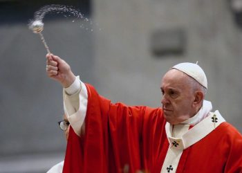 “Zoti fal gjithmonë, por natyra kurrë”/ Papa Francesku del me mesazh të fortë: Ne nuk iu përgjigjëm katastrofave. Koronavirusi është përgjigja ndaj qenieve njerëzore që…