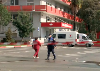 “Mbushi 3 ditë pa asnjë humbje jete nga Covid-19”! Zëri i Amerikës tregon se çfarë po ndodh në Shqipëri