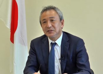 Ambasadori i Japonisë jep lajmin e mrekullueshëm: Do t’i japim falas Shqipërisë ilaçin që përdoret për kurimin e koronavirusit!
