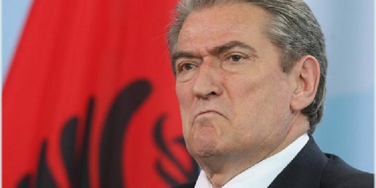 Tha se po fshihen vdekjet dhe të infektuarit në Shqipëri, i moshuari mesazh të fortë Berishës: Deri kur do lejohet Saliu…