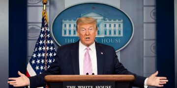 “Më e keqja e pandemisë së koronavirusit së shpejti mund të kalojë”, Trump tregon kush do e marrë vendimin për rihapjen e ekonomisë dhe kur do të ndodhë