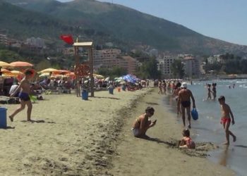 Këtë vit plazh me leje:  Ministri zbulon se ku duhet ta merrni