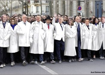 Ironizon Avni Delvina: Mirë që kishim mediat që bënë psikologun se mjekët i përlau Gjermania