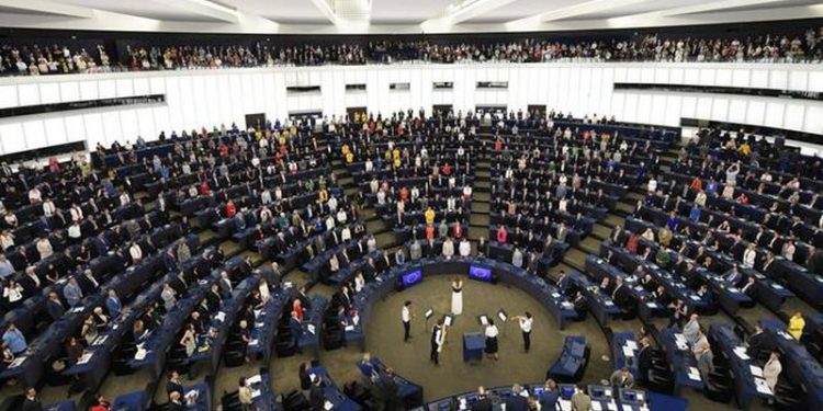 Ç’po ndodh me punën, shkollën, dyqanet dhe argëtimin?! Ja sesi janë liruar masat në 11 shtete europiane!