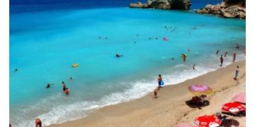 “Në këtë muaj do të nisim me fluturimet për turistë të huaj që mund të vijnë në Shqipëri”