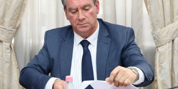 Çfarë po ndodh me shëndetin e deputetit?!