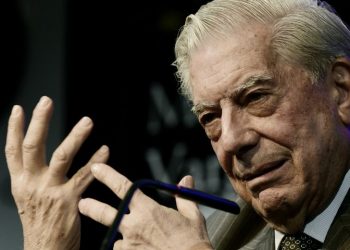 Nobelisti Mario Vargas, Manifest kundër shfrytëzimit të pandemisë për të vendosur autokracinë, firmosin personalitete nga dy anët e Atlantikut