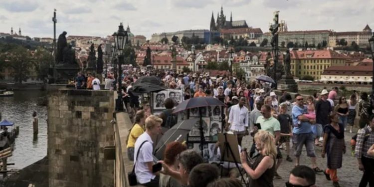 Gjykata rrëzoi kufizimet e Covid-19: Qeveria anulon të gjitha masat ndaj lëvizjes