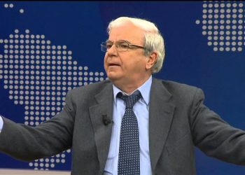 Dalja nga kriza duke ulur pagat dhe pensionet? Spartak Ngjela bën deklaratën e fortë ndaj deputetit socialist: Një copë inxhinier! Nuk merr vesh fare nga kjo punë