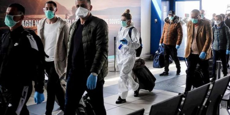 “Festë me birra dhe muzikë të lartë”, mediat italiane zbulojnë çfarë iu ndodhi dje mjekëve shqiptarë: Gjobiten me 500 euro një ditë para kthimit në Tiranë!