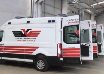 “Mbërritën 6 autoambulancat e para nga Turqia”, Ministrja Xhaçka: Brenda pak javësh vijnë edhe pajisje të tjera