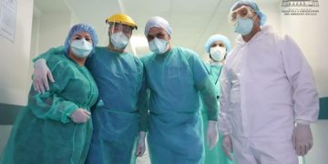 Fitojnë betejën me COVID-19 edhe 3 punonjës të stafit mjekësor! Tani 21 mjekë dhe infermierëve mund të punojnë pa frikë…me imunitet antikoronavirus