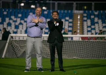 “Lot, emocione, solidaritet e shpresë”! Këngëtari i njohur ngre moralin me një koncert në kohë pandemie