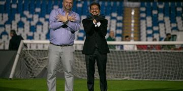 “Lot, emocione, solidaritet e shpresë”! Këngëtari i njohur ngre moralin me një koncert në kohë pandemie