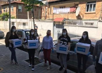 Datëlindja e veçantë e Administratores së njësisë bashkiake №1 në Tiranë në kohë pandemie, mes punës dhe luleve!