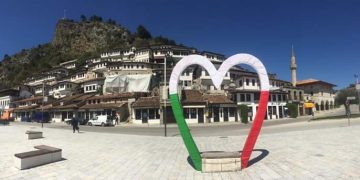 Mesazhi solidarizues në kohë pandemie që vjen nga Berati për Italianë: “Një zemër që rreh për dy kombe”