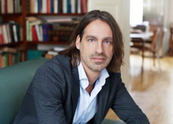 Filozofi gjerman David Richard Precht: Në përditshmëri kemi harruar se jemi qenie biologjike… Nuk i kemi kushërinj telefonat mobilë