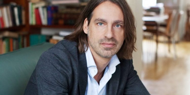 Filozofi gjerman David Richard Precht: Në përditshmëri kemi harruar se jemi qenie biologjike… Nuk i kemi kushërinj telefonat mobilë