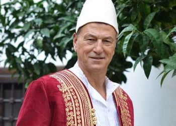 De Biazi ne karantinë libër për Shqipërinë: Jam te kapitulli i tretë