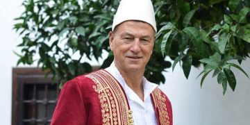 De Biazi ne karantinë libër për Shqipërinë: Jam te kapitulli i tretë