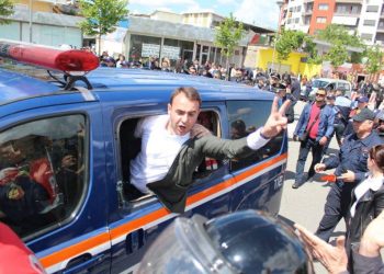 Prokuroria kërkon arrest me burg për 9 protestuesit e Astirit dhe ish-deputetin Balliu