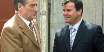 Nikollë Lesi “përplaset” me kritikët e Metës: Pse oligarkët dhe një shpurë mediatiko-euromarrëse duan sherr mes Metës dhe Ramës?! Lufta nuk është mbyllur