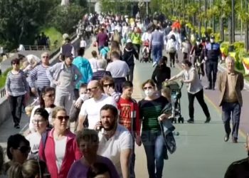 E diela e nënave dhe fëmijëve: Nuk munguan as baballarët që shkelën izolimin!