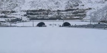 Pranverë dhe borë, zbardhet Kukësi