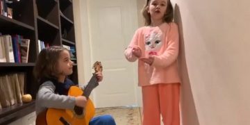 “Nuk ka virus që na shkatërron”! Fëmijët këndojnë kundër koronavirusit (Video)