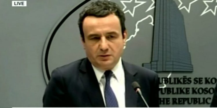 Kërcënohet me jetë Albin Kurti: “10 milionë kush ma bie kokën”. Reagon Vetëvendosje