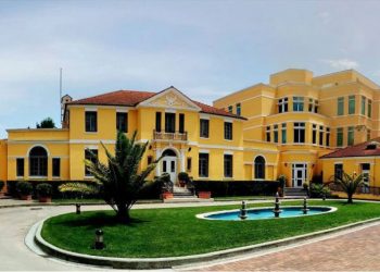 Situata nga COVID-19, Ambasada amerikane njoftim për vizat