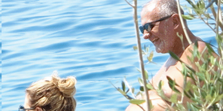 Monika Kryemadhi fyen infermierin …pompisti i Vorës dhe mbron Vasilin dhe vasalët që nuk i ftoi njeri në “dasmën pandemike”…si mjek