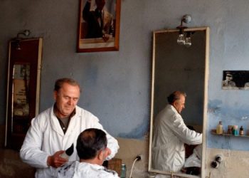 Lehtësimi i masave: Ja kur do të nisin të punojnë berberët, parukeritë, qendrat tregtare, lokalet dhe klinikat dentare